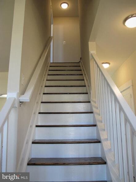 Building Photo - 43 Lee St