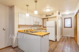 Building Photo - 808 Westwinds Dr