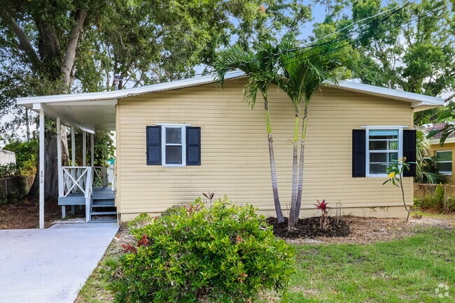 Building Photo - 490 Stremma Rd