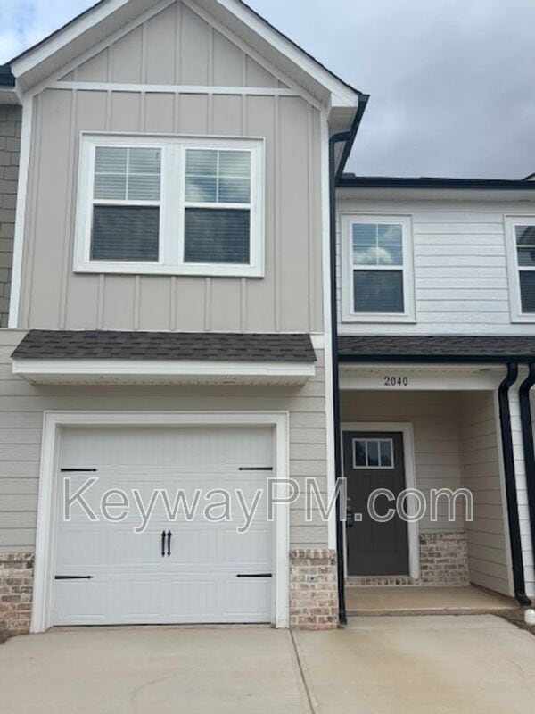 Building Photo - 2040 Denmark Ave SE