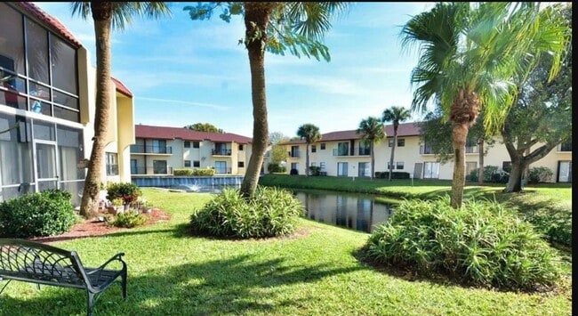 Building Photo - 2 Bedroom Condo in Gated ISLAND HOUSE