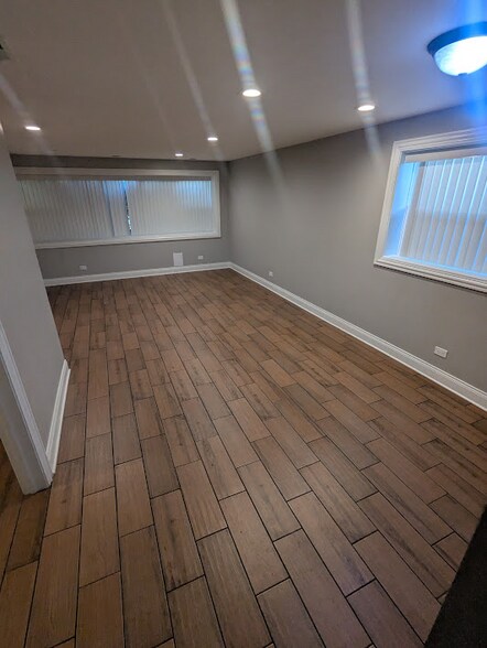 Building Photo - 4129 N Cicero Ave