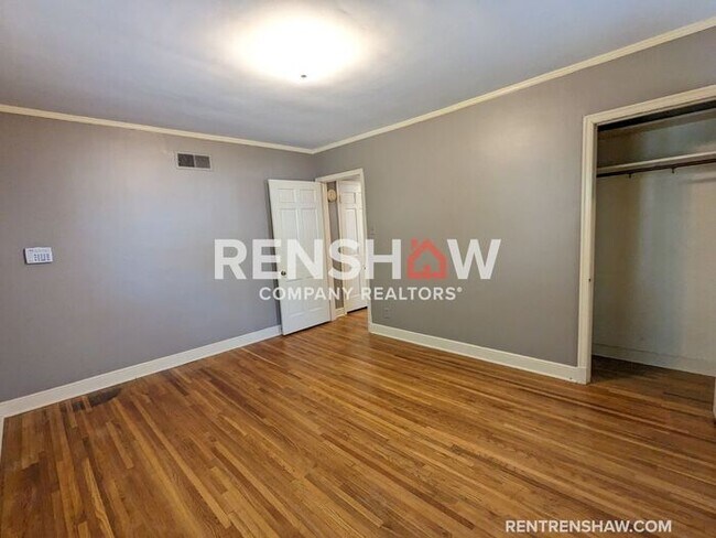 Building Photo - Convenient, 3/2 Home In East Memphis Now A...
