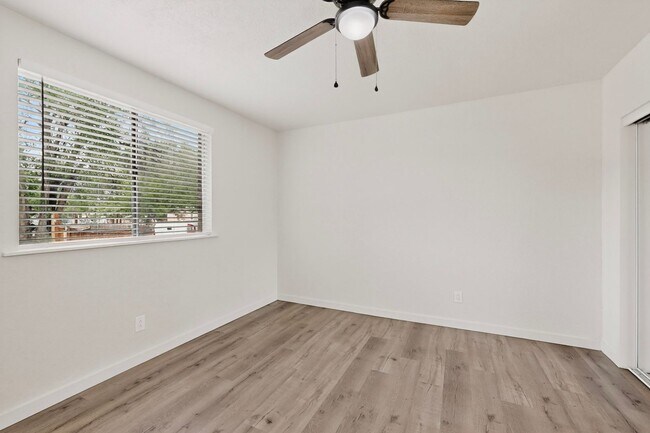 Building Photo - 1846 Henry Cir SW