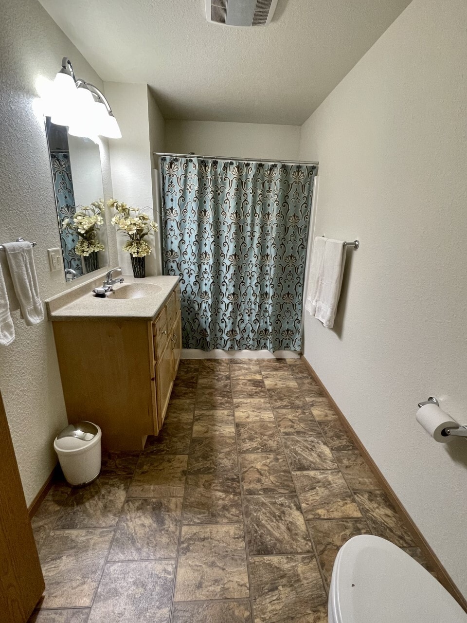 Building Photo - 2440 Southwoods Dr