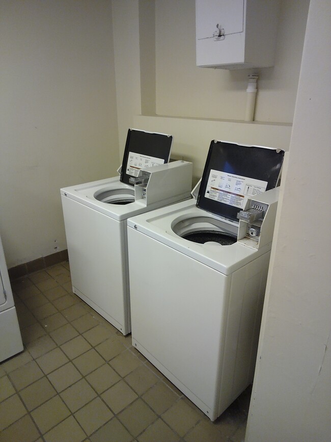 Building Photo - 444 Highland Ave NE