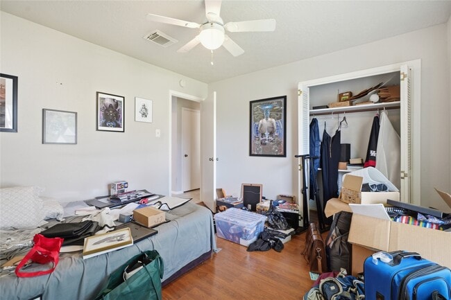 Building Photo - 466 El Toro Ln