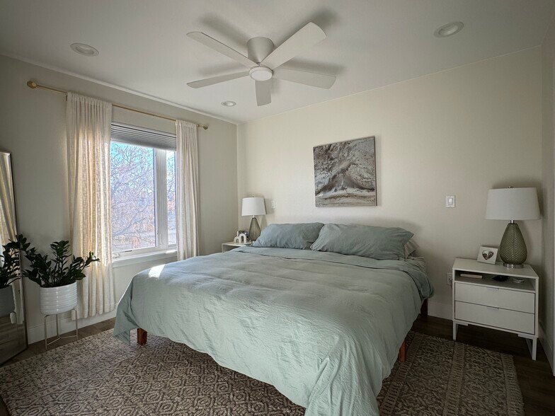 Building Photo - 1198 S Reed Way