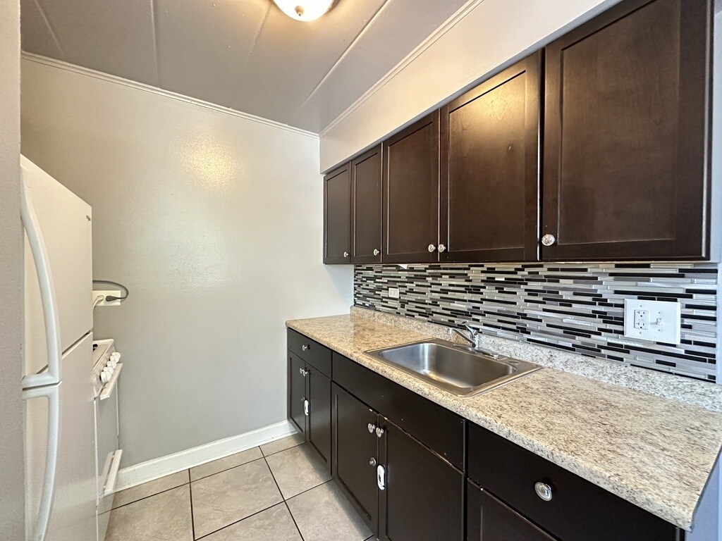 Building Photo - 3820 25th Ave