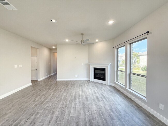 Building Photo - Gorgeous 4-Bedroom Home in Woodbridge Esta...