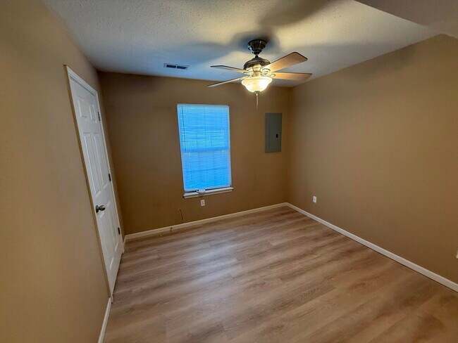Building Photo - 3922 Snowy Owl Dr