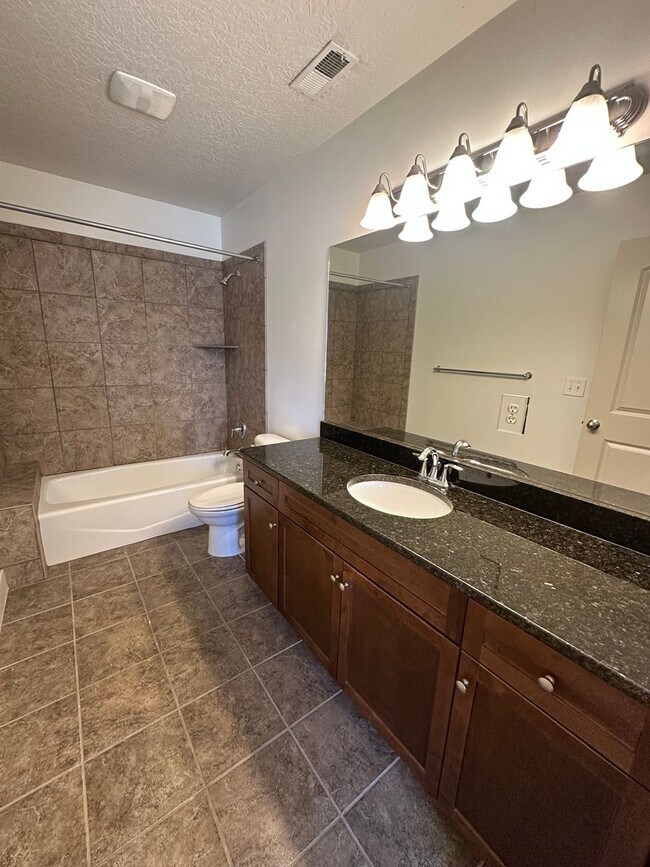 Building Photo - GET $1000 OFF THE FIRST MONTHS RENT!!!