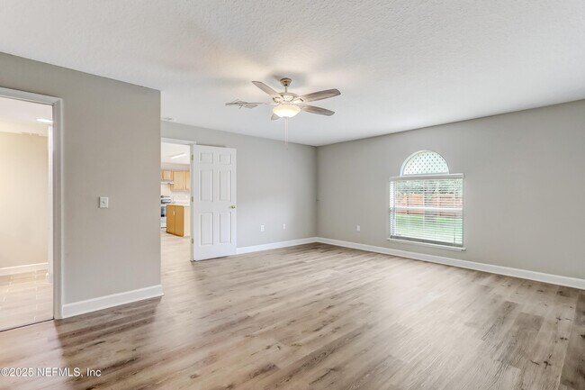 Building Photo - 172 King Arthur Ct