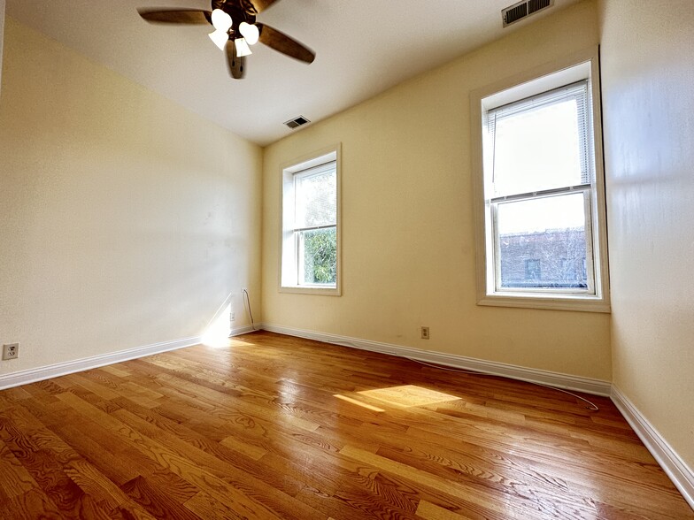 BEDROOM 2 - 1424 W Wilson Ave