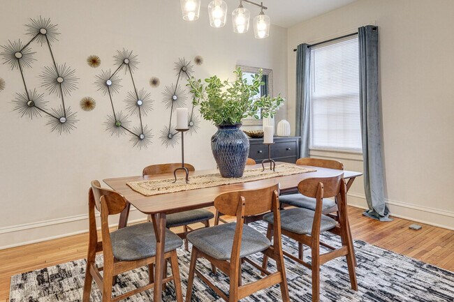 Building Photo - 2312 Rosewood Ave