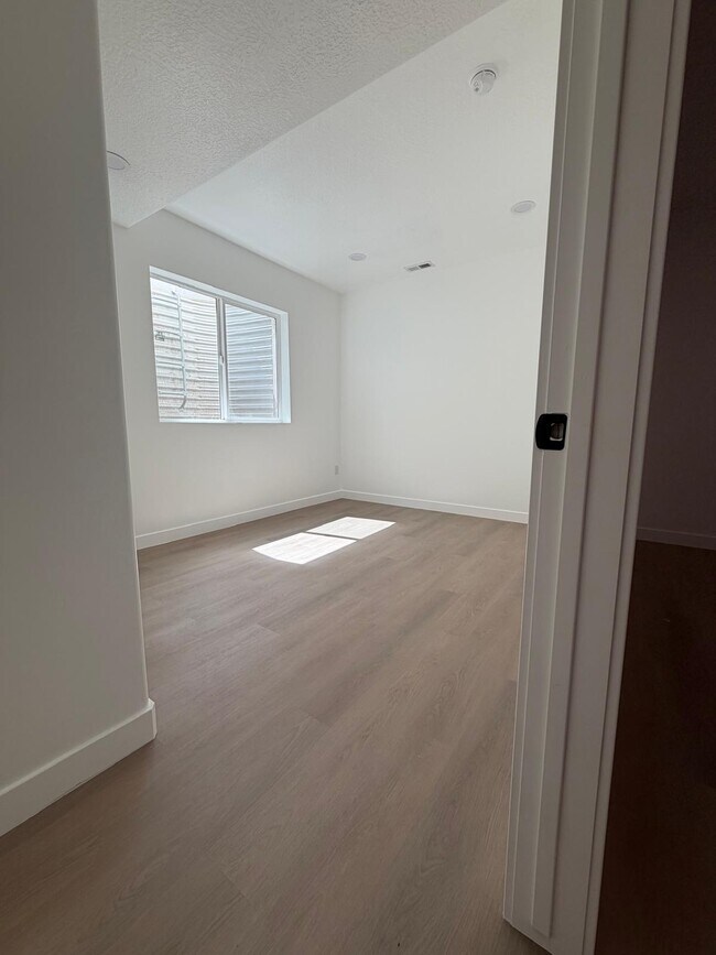 Building Photo - 13836 S Greenford Ln