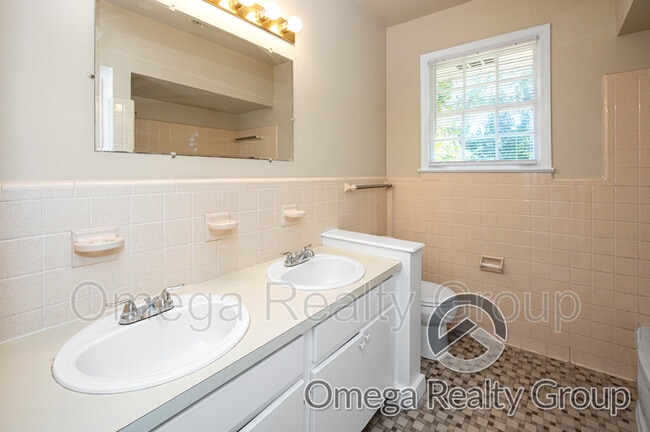 Building Photo - 3215 Walton Dr