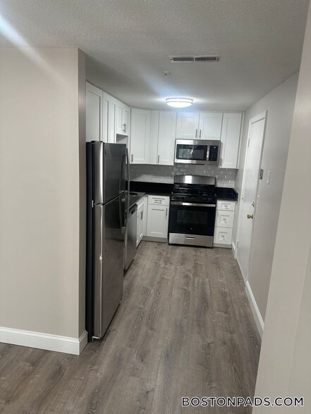 Building Photo - 13 Kenmar Dr