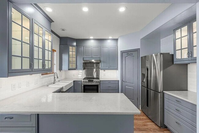 Building Photo - GORGEOUS Draper Home!