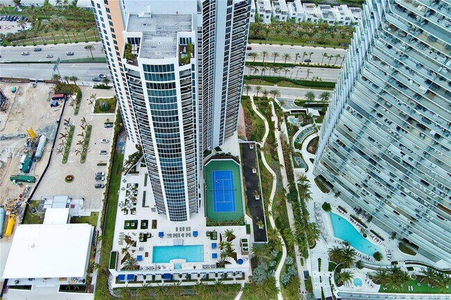 Building Photo - 18911 Collins Ave