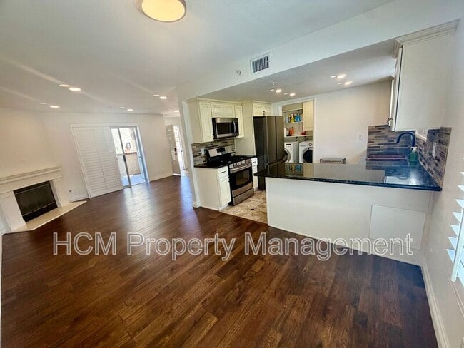 Building Photo - 201 Laurel Ave