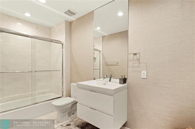 Building Photo - 17301 Biscayne Blvd
