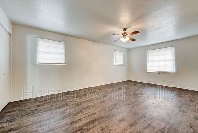 Building Photo - 917 NE 81st St