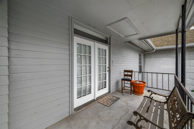 Building Photo - 3300 Yorktown St