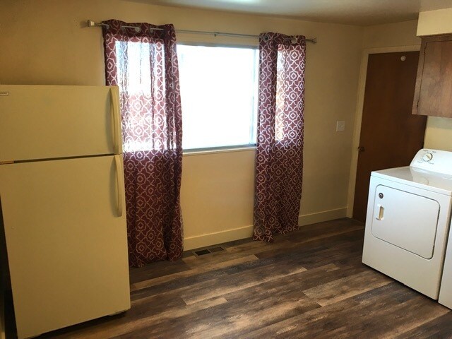 Building Photo - 814 N 700 E