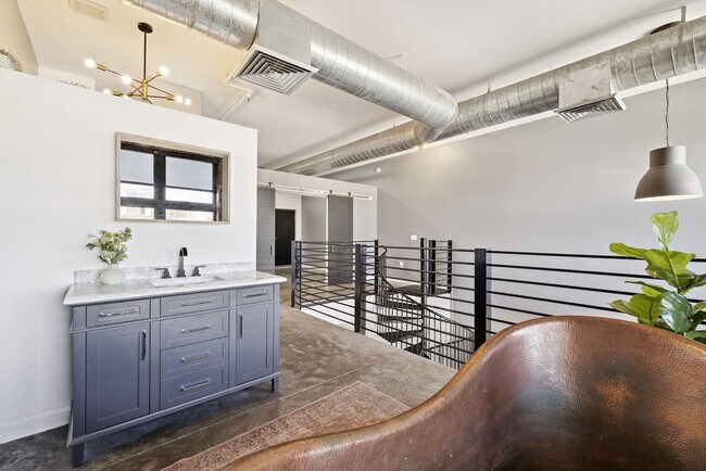 Building Photo - Condo In Artisan Lofts - Phoenix Midtown