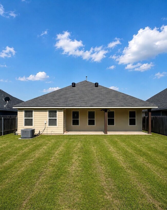 Building Photo - Legacy Neighborhood!
