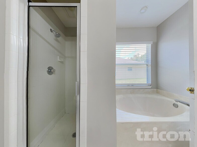 Building Photo - 13730 Fish Eagle Dr W
