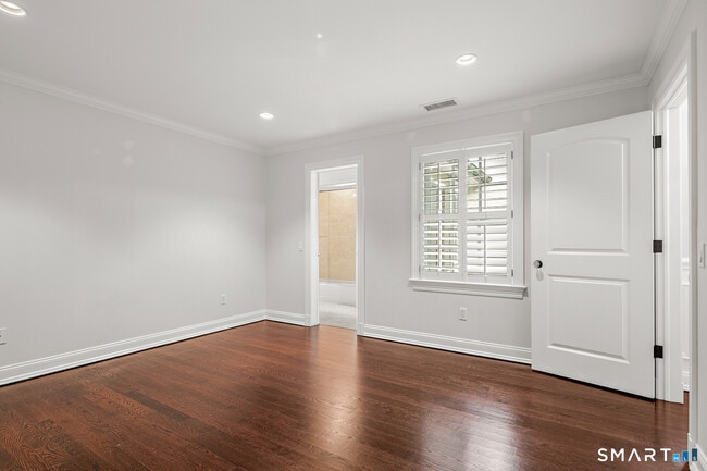 Building Photo - 93 Mansfield Ave