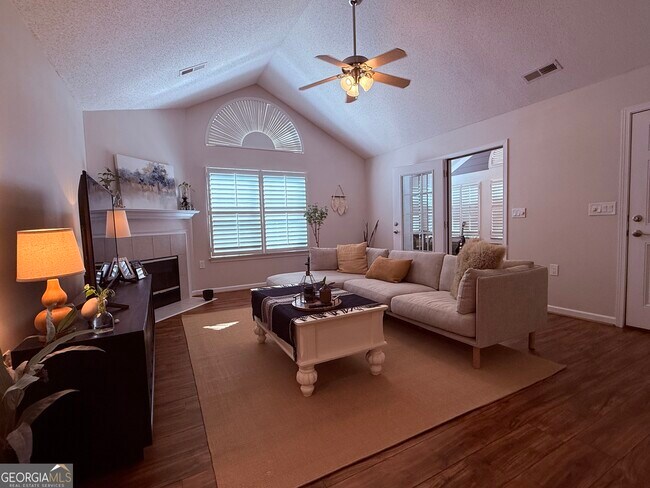 Building Photo - 3050 Orchard Ridge Cir