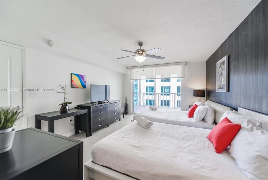 Building Photo - 1200 Brickell Bay Dr
