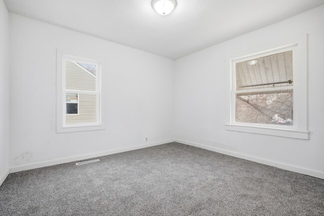 Building Photo - 1614 W 18th St