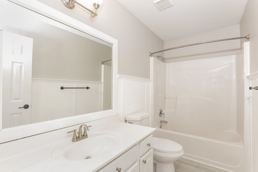 Building Photo - 3617 Dewing Dr