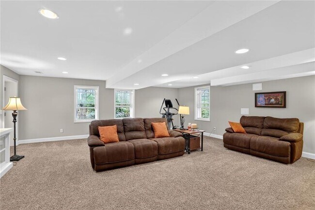 Building Photo - 2560 Skyland Trail NE