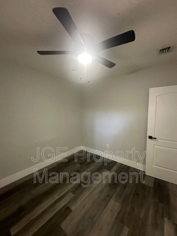 Building Photo - 2154 NE 168th St