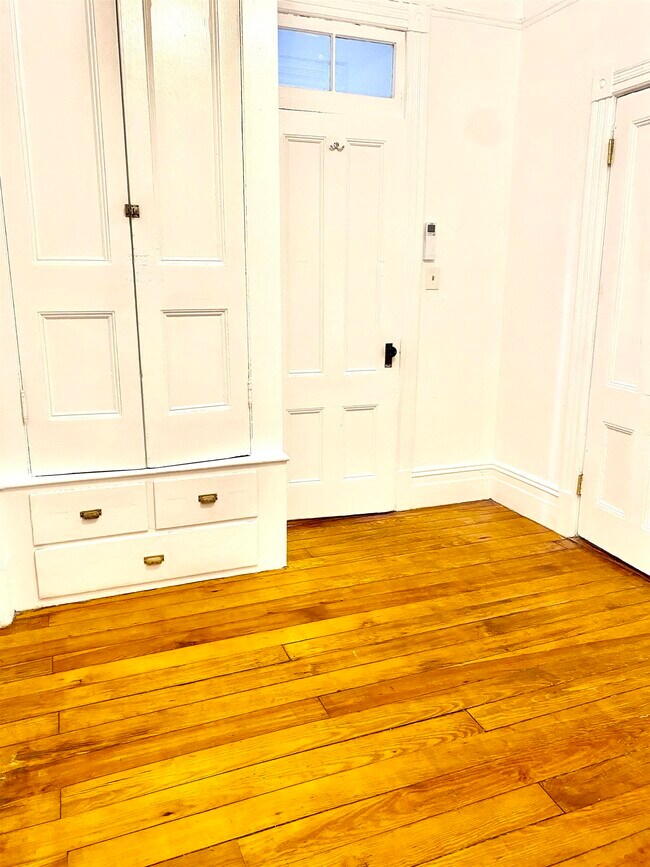 Building Photo - 46 Prescott St