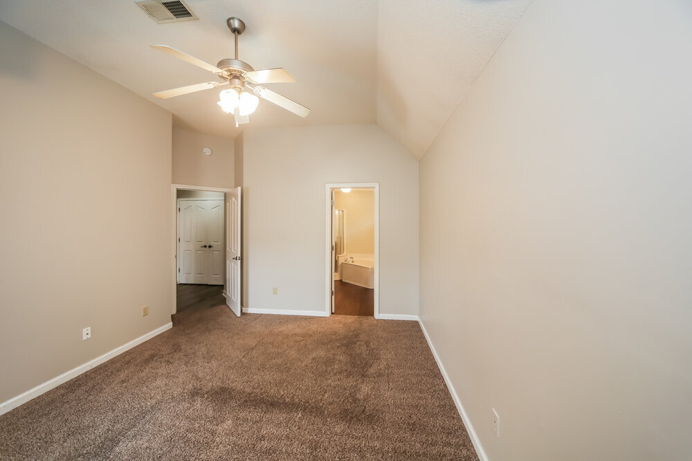 Building Photo - 4230 Ravenwood Dr N