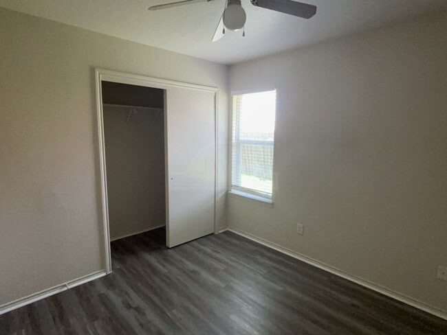 Building Photo - 2318 Wildewood Dr