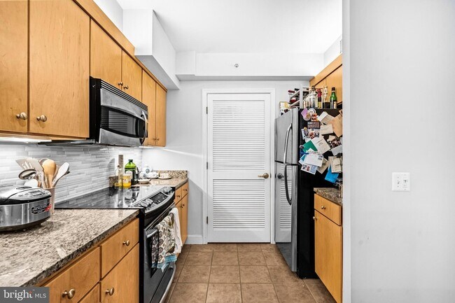 Building Photo - 631 D St NW