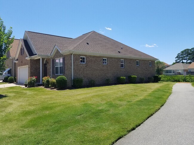 Building Photo - 164 Nautico Way