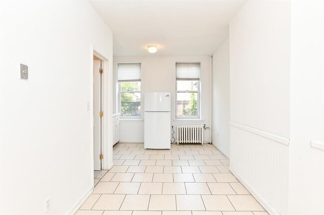 Building Photo - 118 Adams St