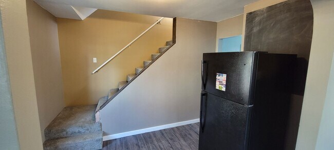 Building Photo - Available August 1st - 3 Bed Home in Cloqu...