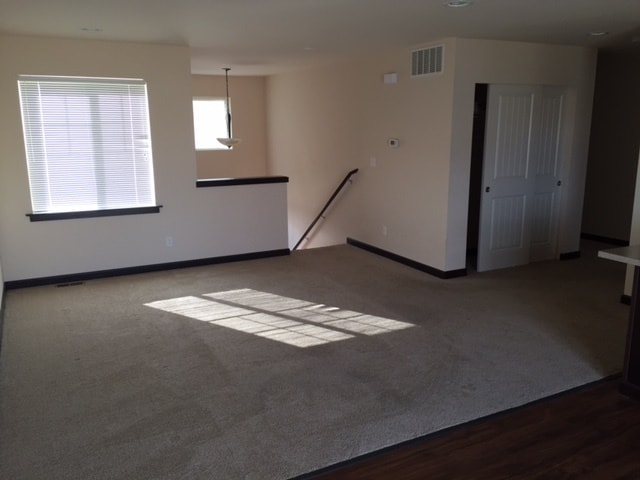Building Photo - Spacious Townhouse for rent with No maintenance responsibilities!!