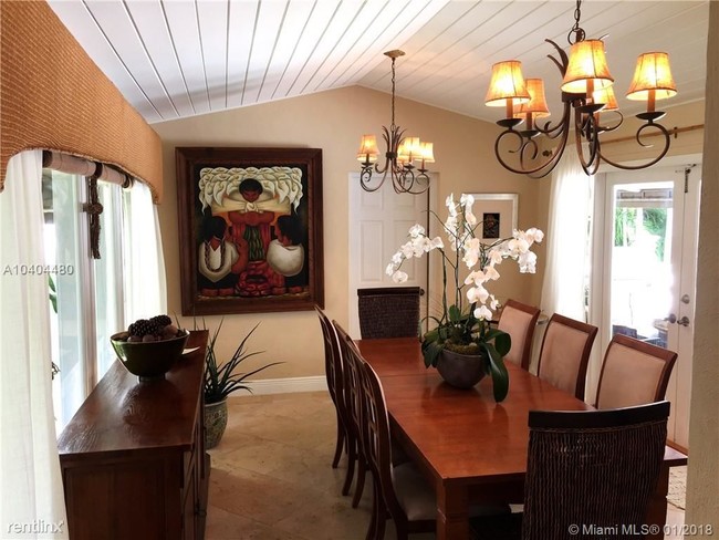 Building Photo - 435 Aledo Ave