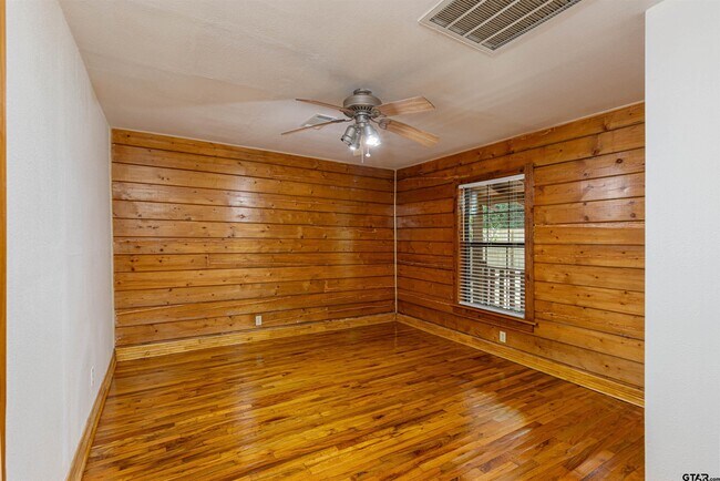 Building Photo - 18737 Saddleback Ln