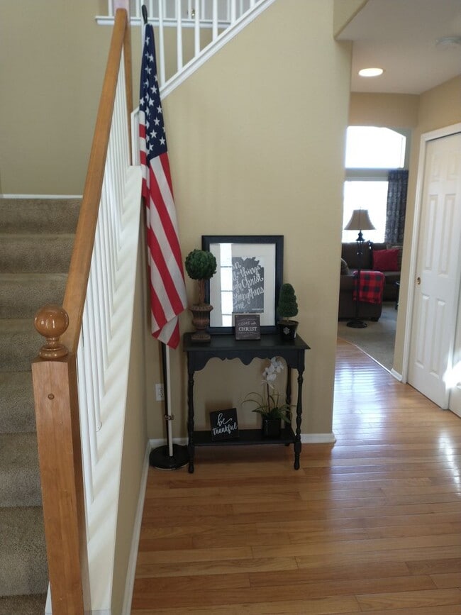 Building Photo - Beautiful 4 Bed 2.5 Bath + High Quality Up...
